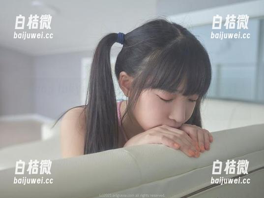 在Kang Inkyung的连体衣免费套图中，发现了我人生的意义：原来是解开扣子！